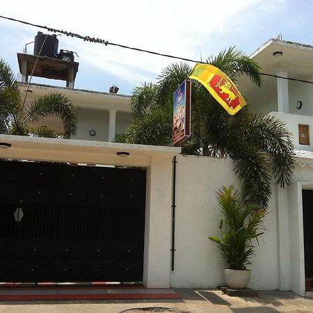 Friends Guesthouse Kudapaduwa ภายนอก รูปภาพ