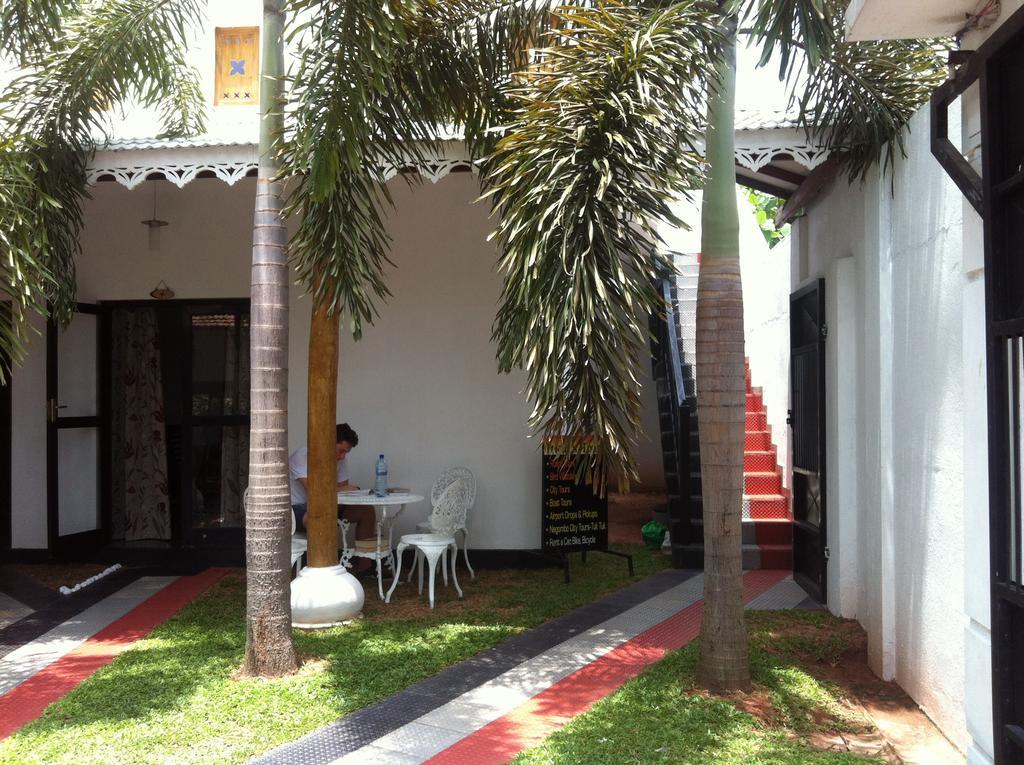 Friends Guesthouse Kudapaduwa ภายนอก รูปภาพ