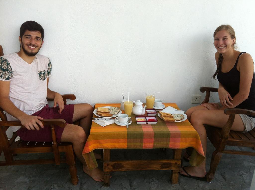 Friends Guesthouse Kudapaduwa ภายนอก รูปภาพ